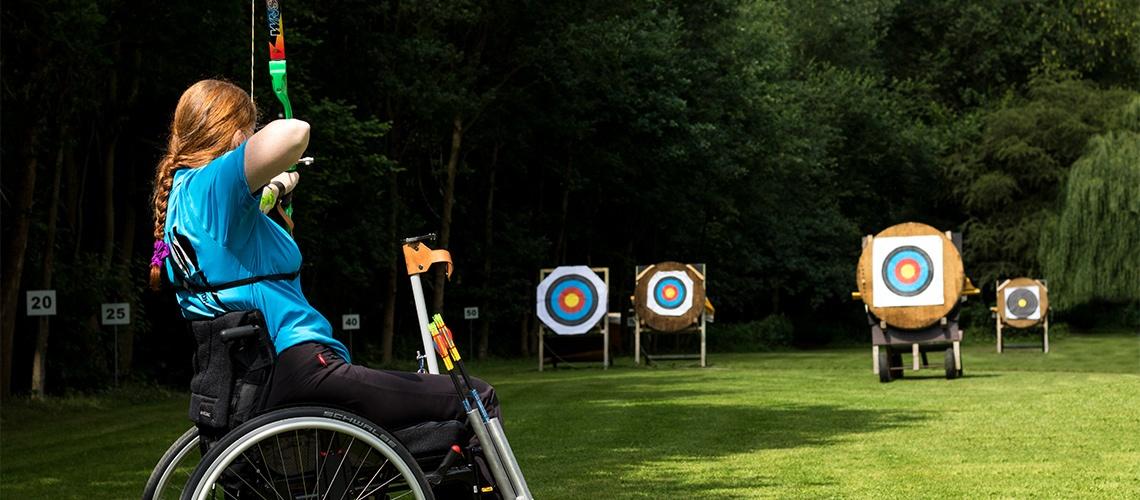 Schaefer beim Bogenschiessen